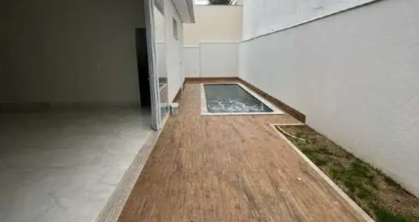 Belíssima casa em condomínio no bairro Nova Uberlândia