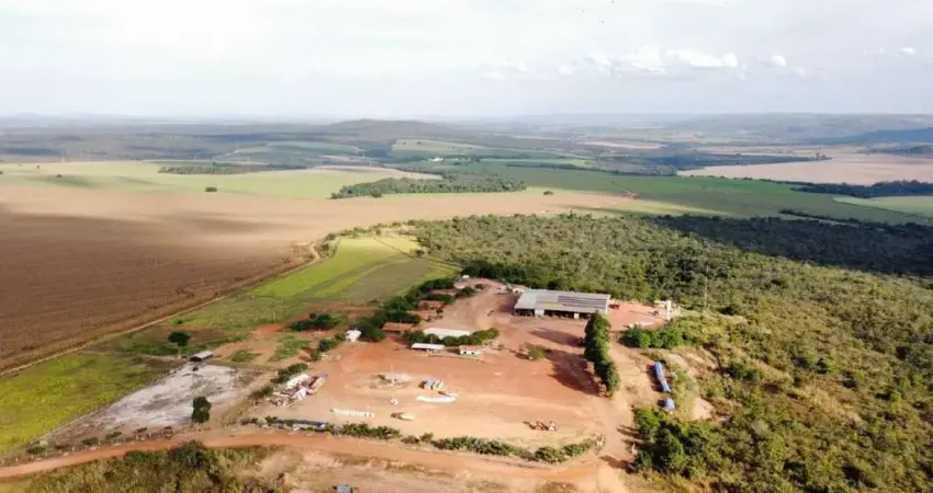 Fazenda a venda entre Cristalina e Paracatu , uma verdadeira indústria de grãos!