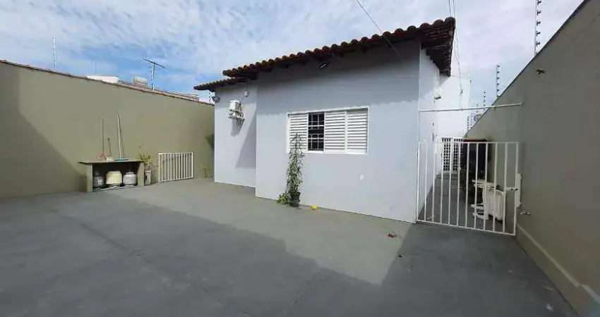 Casa à venda, 3 quartos, 1 suíte, Santa Mônica - Uberlândia/MG