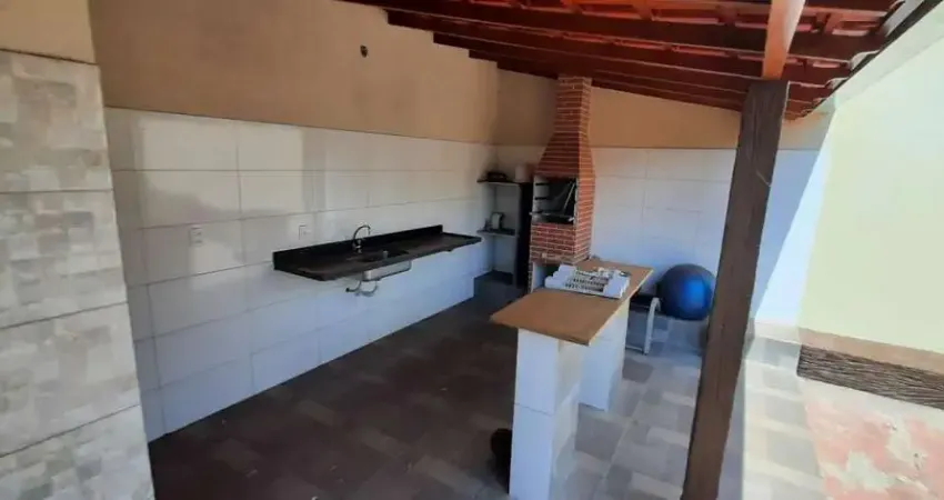 Casa Espaçosa de 3 Quartos com Suíte, Área Gourmet e Edícula no Bairro Dona Zulmira!