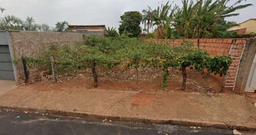 Terreno Espaçoso no Bairro Custódio Pereira