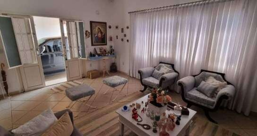 Casa à venda, 4 quartos, 2 suítes, 3 vagas, JARDIM DAS ACACIAS - Uberlândia/MG