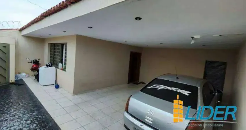 Casa à venda, 3 quartos, 1 suíte, 3 vagas, JARDIM PATRICIA - Uberlândia/MG