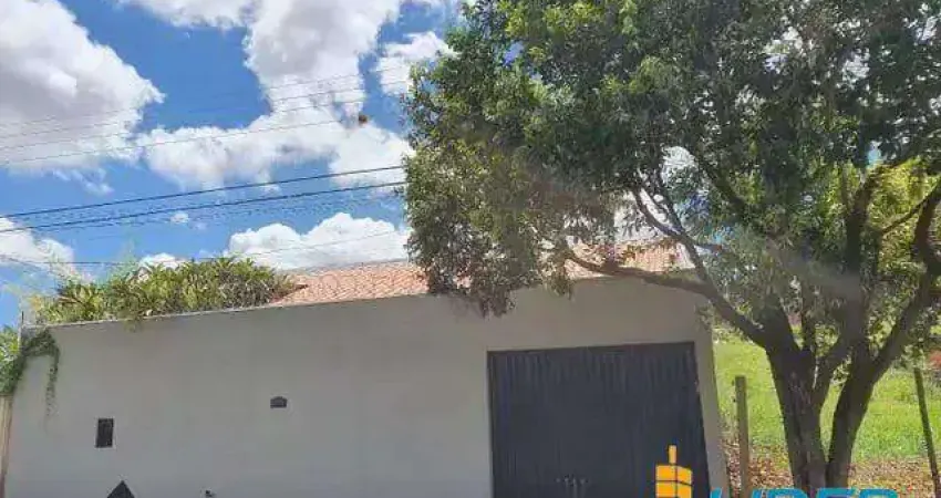 Casa com 3 quartos à venda na Rua dos Cravos, Cidade Jardim, Uberlândia