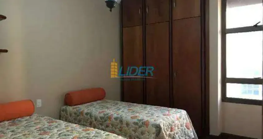 Apartamento à venda, 4 quartos, 1 suíte, 2 vagas, Centro - Uberlândia/MG