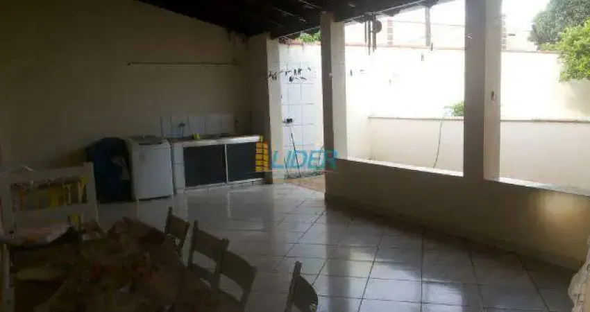Casa à venda, 3 quartos, 1 suíte, 2 vagas, JARDIM DAS PALMEIRAS - Uberlândia/MG