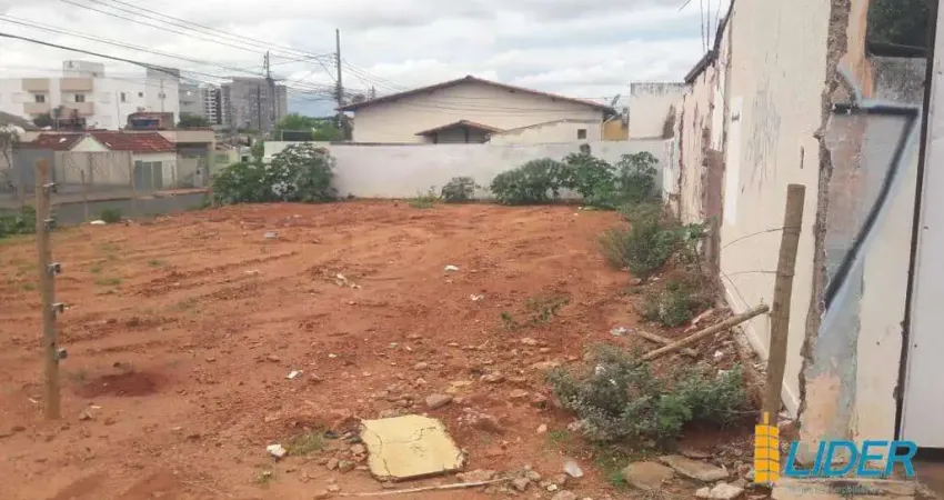 Terreno à venda na Avenida Ortízio Borges, Santa Mônica, Uberlândia