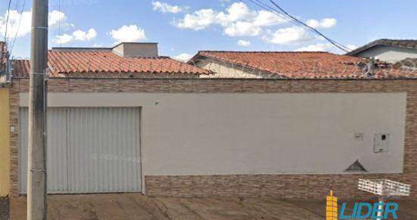 Casa à venda, 3 quartos, 1 suíte, 3 vagas, JARDIM EUROPA - Uberlândia/MG