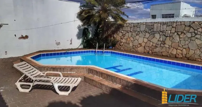 Casa à venda, 4 quartos, 2 suítes, 4 vagas, Brasil - Uberlândia/MG