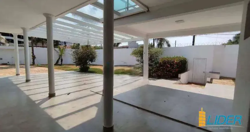 Casa à venda, 3 quartos, 3 suítes, 8 vagas, JARDIM DAS ACACIAS - Uberlândia/MG