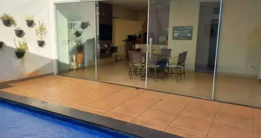 Casa à venda, 3 quartos, 3 suítes, 4 vagas, CIDADE JARDIM - Uberlândia/MG