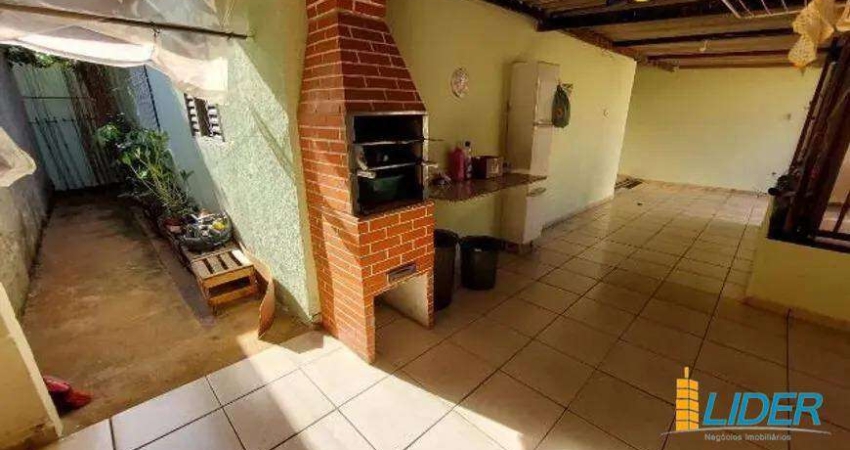 Casa à venda, 2 quartos, 2 vagas, RESIDENCIAL VIVIANE - Uberlândia/MG
