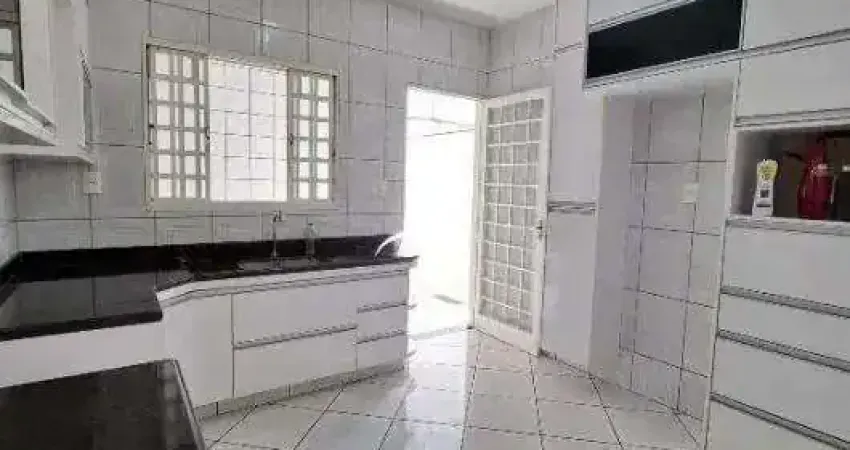 Casa à venda, 3 quartos, 1 suíte, 2 vagas, JARDIM PATRICIA - Uberlândia/MG