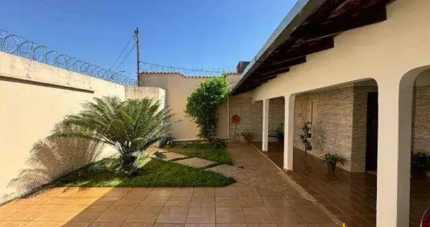 Casa à venda, 4 quartos, 1 suíte, 4 vagas, CUSTODIO PEREIRA - Uberlândia/MG