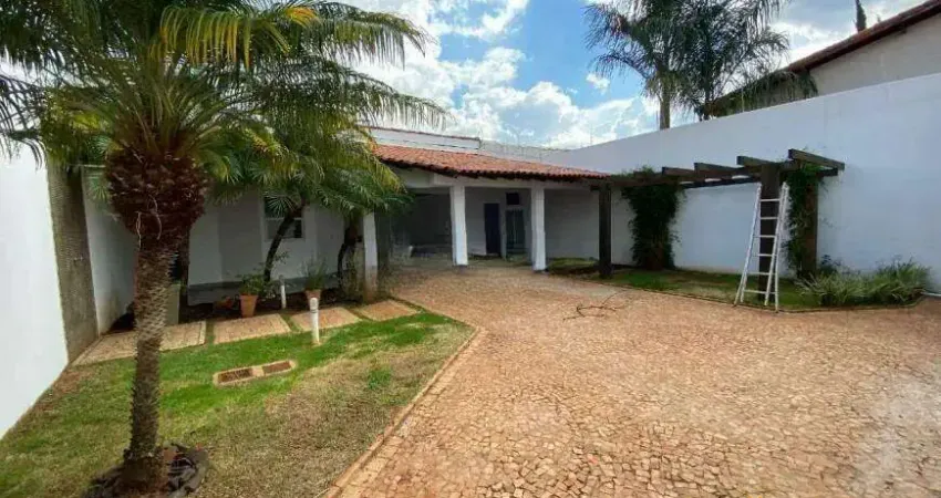 Casa à venda, 5 quartos, 2 suítes, 3 vagas, CIDADE JARDIM - Uberlândia/MG