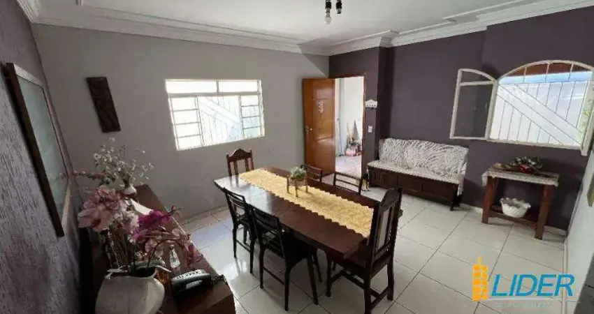 Casa à venda, 3 quartos, 2 suítes, 3 vagas, Santa Mônica - Uberlândia/MG