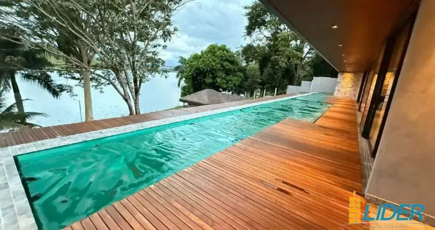 Magnífico Rancho à venda em condomínio fechado na beira da Represa de Miranda