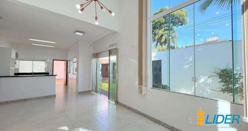 Casa à venda, 3 quartos, 3 suítes, 4 vagas, CIDADE JARDIM - Uberlândia/MG