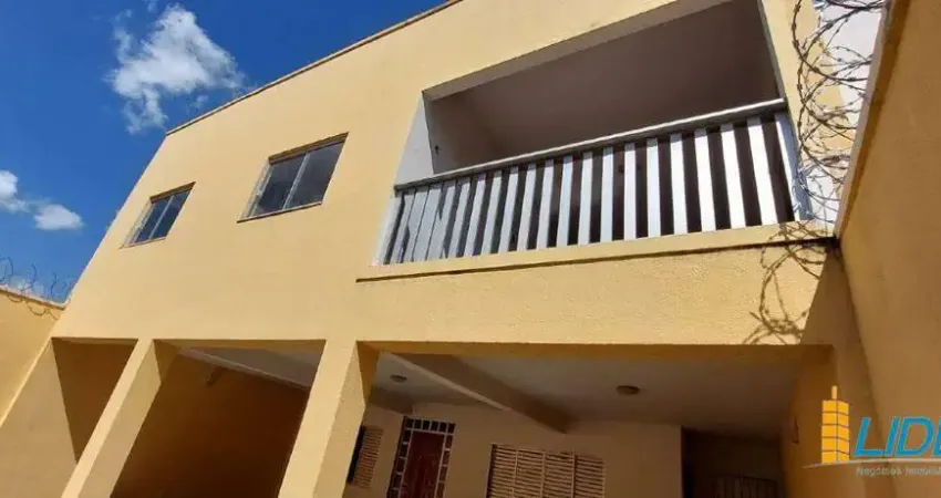 Excelente Sobrado com 237m2 de construção em terreno de 300m2 à venda em localização privilegiada no bairro Santa Monica