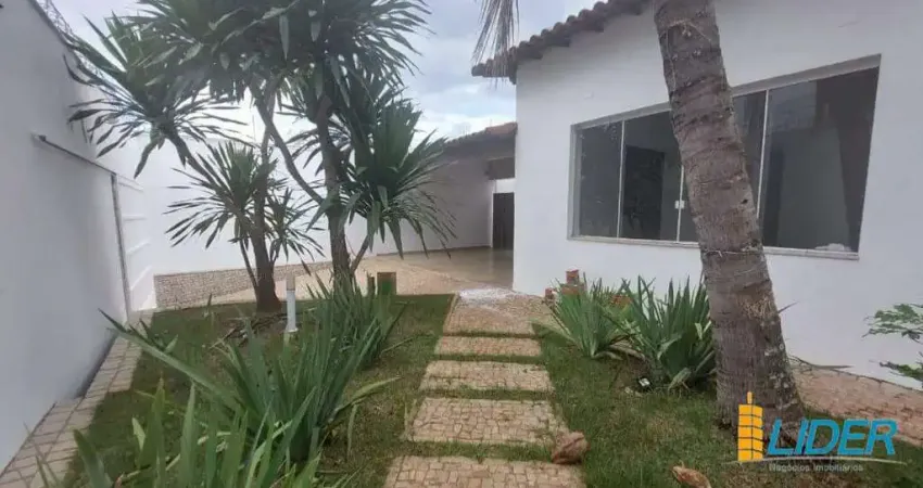 Casa com 5 quartos para alugar na Rua Lirios Azuis, Cidade Jardim, Uberlândia