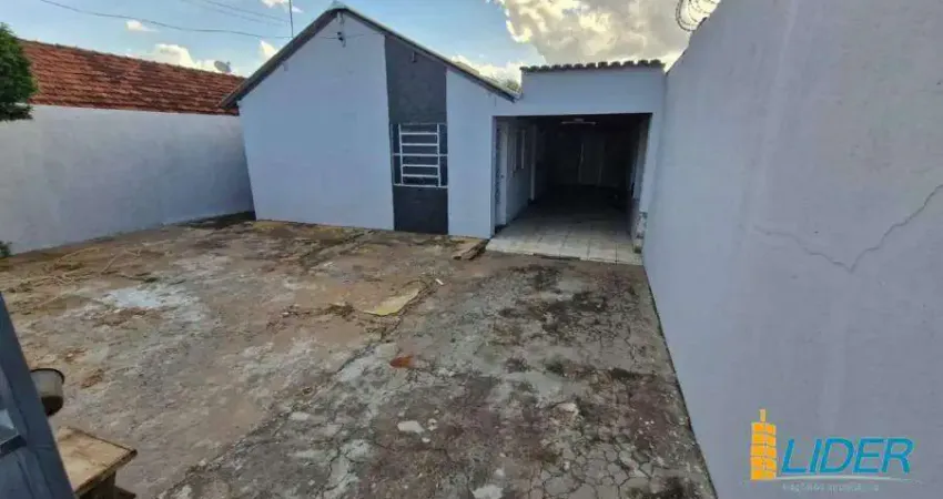 Casa à venda, 3 quartos, 5 vagas, Segismundo Pereira - Uberlândia/MG