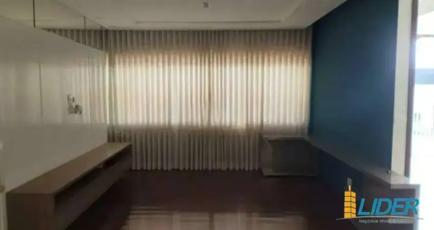 Casa com 5 quartos para alugar na Rua Rio Grande do Sul, Brasil, Uberlândia