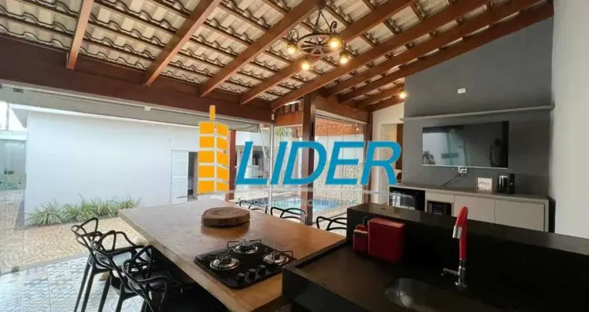 Casa à venda, 3 quartos, 3 suítes, 3 vagas, LARANJEIRAS - Uberlândia/MG