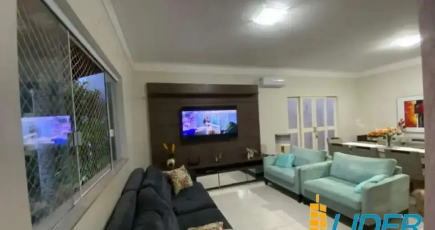 CASA EM CONDOMÍNIO à venda, 3 quartos, 1 suíte, 2 vagas, ALTO UMUARAMA - Uberlândia/MG