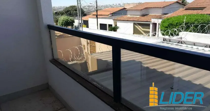 Casa sobrado à venda em uberlândia - 2 quartos, varanda gourmet, 185m²