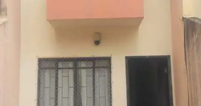 Ótimo sobrado com 59m2 de área construída em terreno de 80m2 à venda em condomínio fechado no bairro santa monica