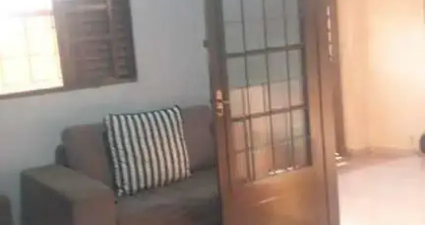 Ótima casa térrea com 220m2 de construção em terreno de 293,25m2 à venda no bairro tibery