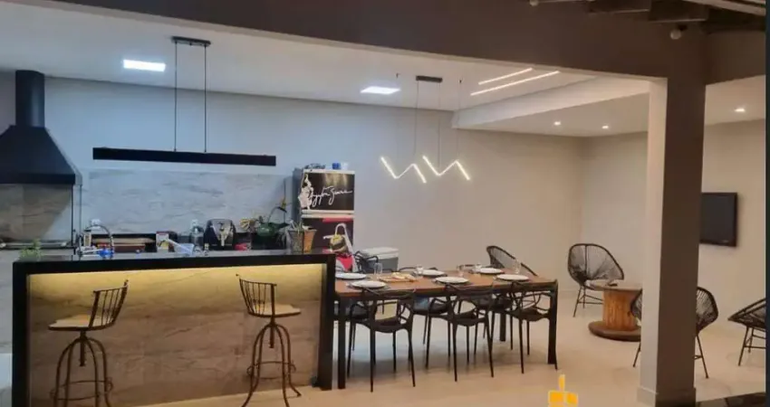 Linda casa térrea com 250m2 de construção em terreno de 360m2 à venda em localização privilegiada no bairro santa monica