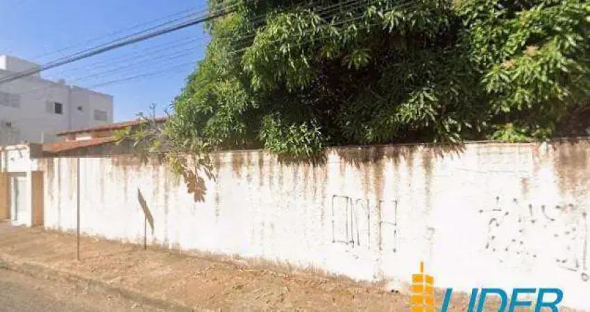 Terreno à venda na Rua Jorge Martins Pinto, Santa Mônica, Uberlândia