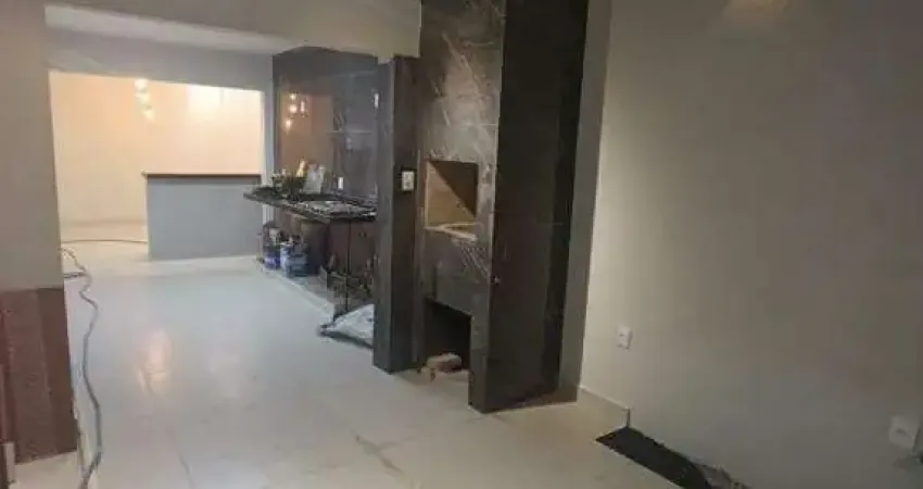 Ótima casa com 140m2 de construção, recém reformada à venda no condomínio terra nova 1, bairro aclimação