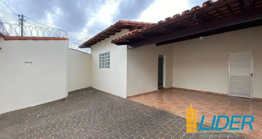 Casa com 3 quartos para alugar na Rua Francisco Antônio de Oliveira, Santa Mônica, Uberlândia