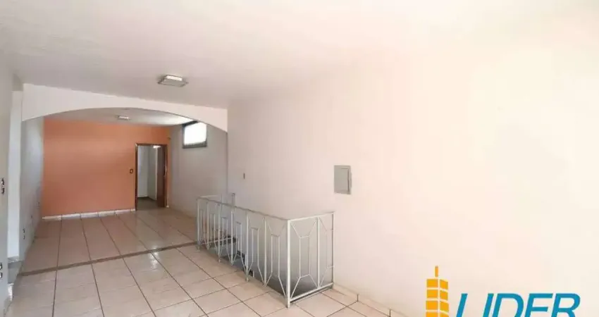 Casa com 4 quartos para alugar na Avenida Sílvio Rugani, Tubalina, Uberlândia
