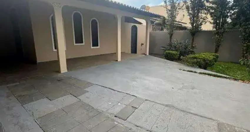 Casa com 3 quartos para alugar na Rua Maria Dirce Ribeiro, Santa Mônica, Uberlândia