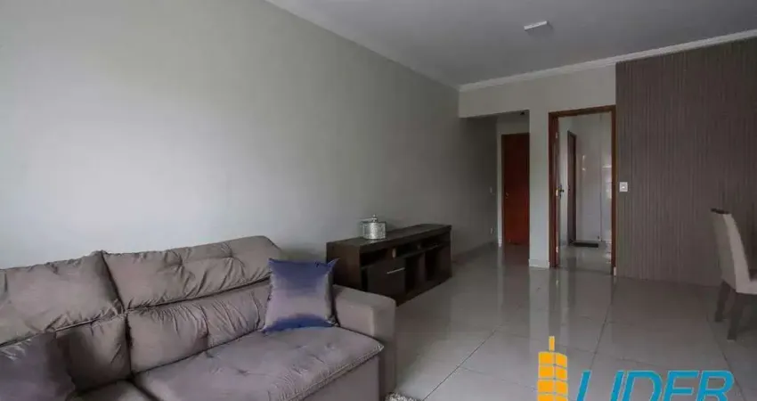 Apartamento com 3 quartos para alugar na Rua Tomazinho Rezende, Daniel Fonseca, Uberlândia