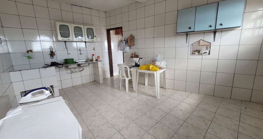 Prédio à venda na Rua Osvaldo Martins de Castro, 206, Lobato, Salvador