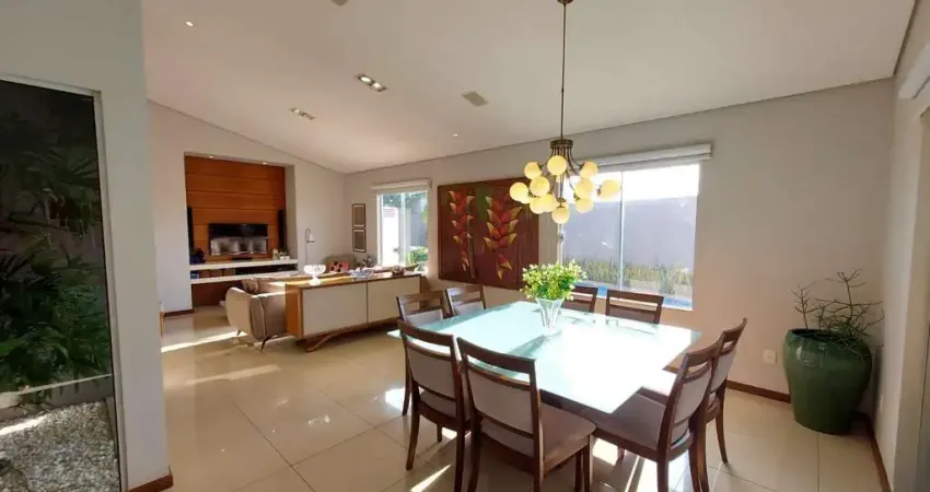 Casa alto padrão flanboyants com piscina, espaço gourmet e linda área verde