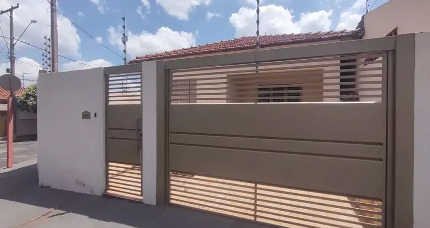 Jd brasil, casa com 03 dormitórios, s1 suíte, área para churrasco, muito bem localizada.