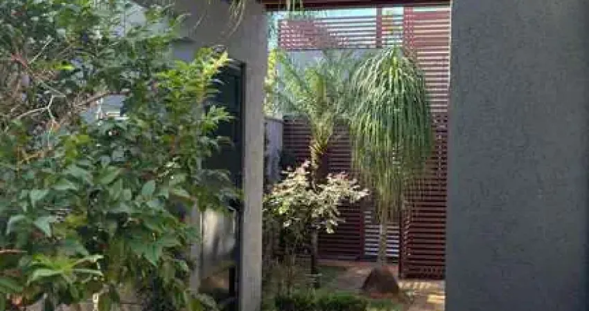 Jd santa julia, casa 02 suítes, espaço gourmet, terraço com pergolado para relaxar.