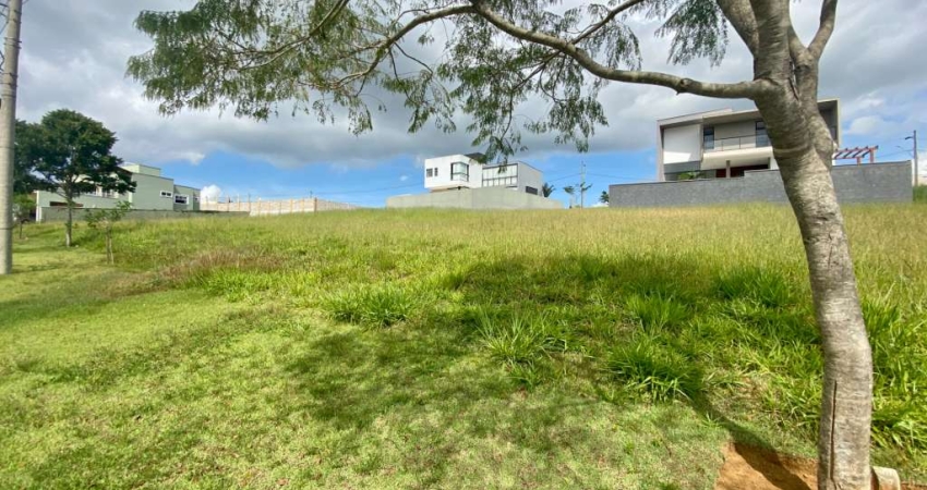 Terreno de 493m2 em aclive no Alphaville - Juiz de Fora