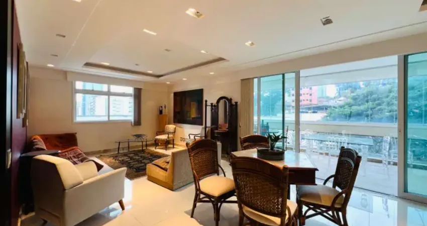 Apartamento de luxo 1 por andar com 4 suítes no Passos