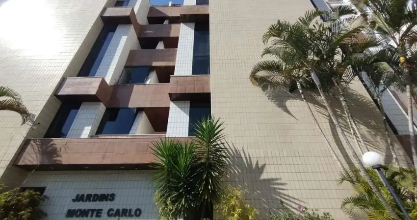 Locação - Apartamento reformado de 02 quartos com área externa no São Mateus