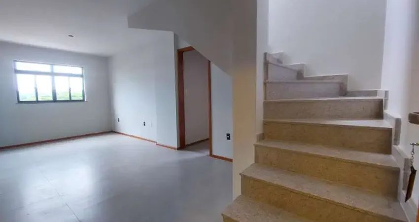 Cobertura duplex com 03 quartos, com suíte, garagem e elevador no Morro da Glória