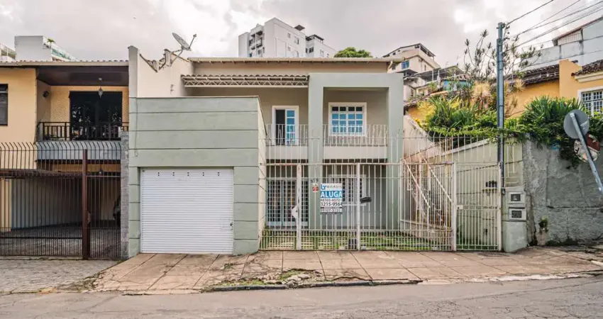 Locação - Casa no Alto dos Passos com 3 quartos sendo um suíte e área externa