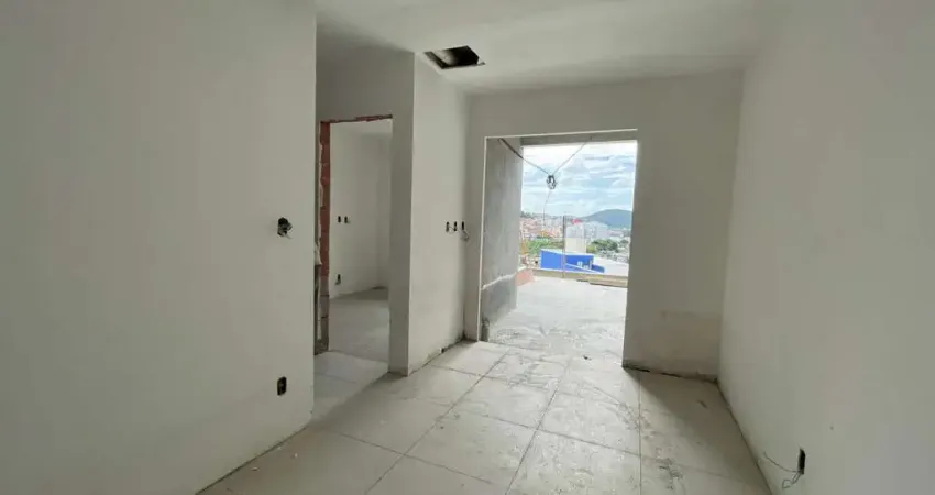 Apartamento Garden de 02 quartos com suíte, 02 vagas de garagem e 02 elevadores no Santa Catarina.