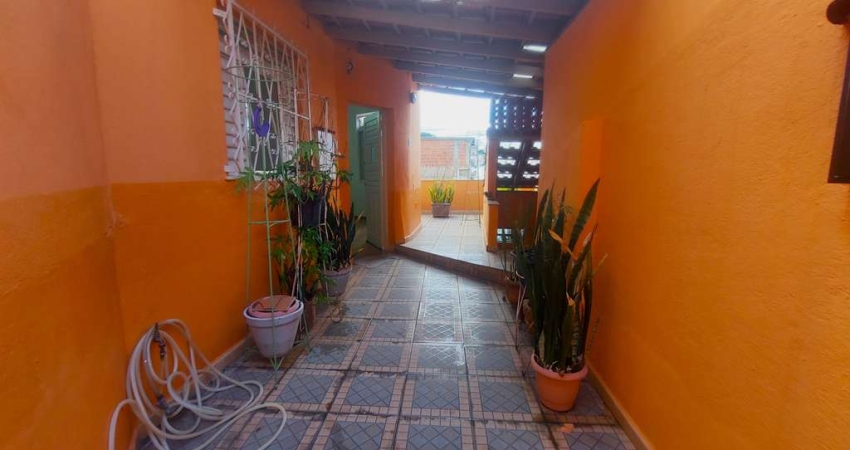 Casa com 03 quartos no Manoel Honório