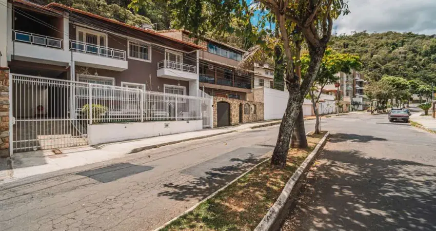 Casa com 3 quartos à venda na Avenida Doutor Moacyr Siqueira, Bosque dos Pinheiros, Juiz de Fora